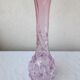 Vase en verre rose