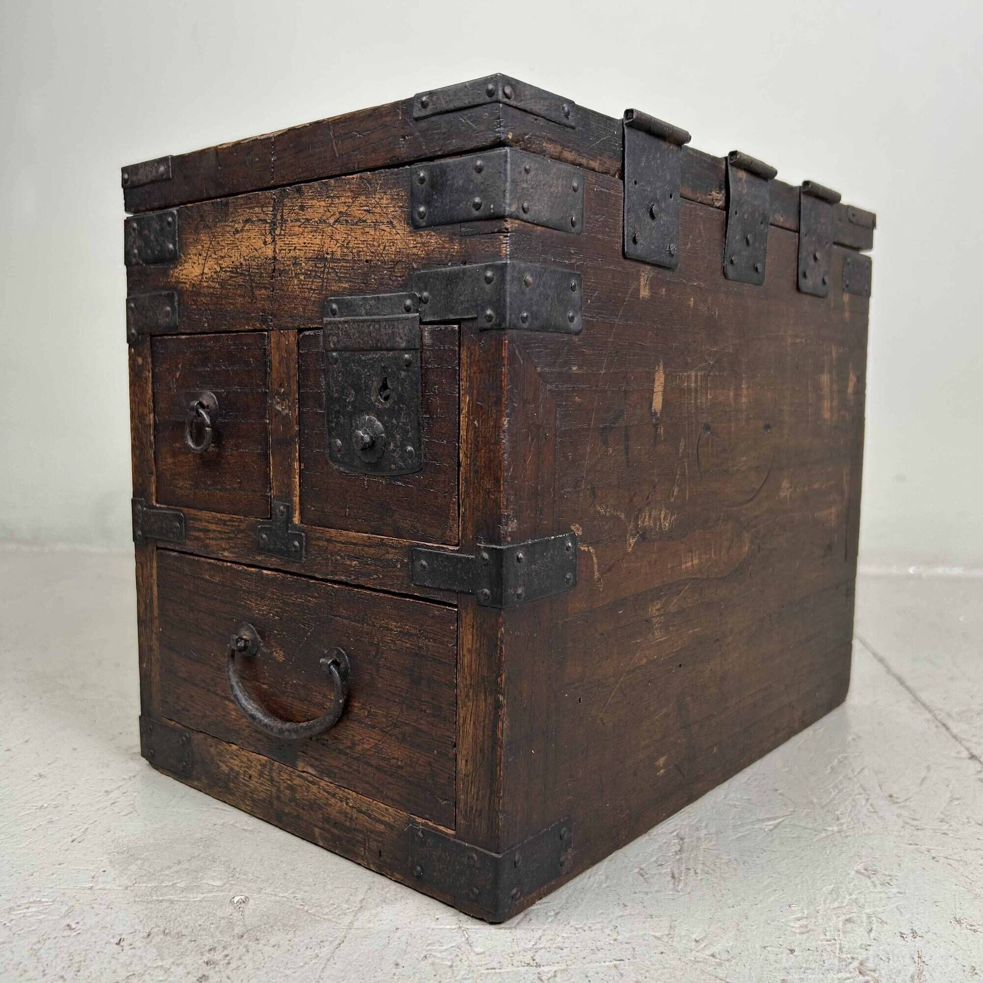 Antique Kake-suzuri (懸硯) from the Meiji period, Japan.
