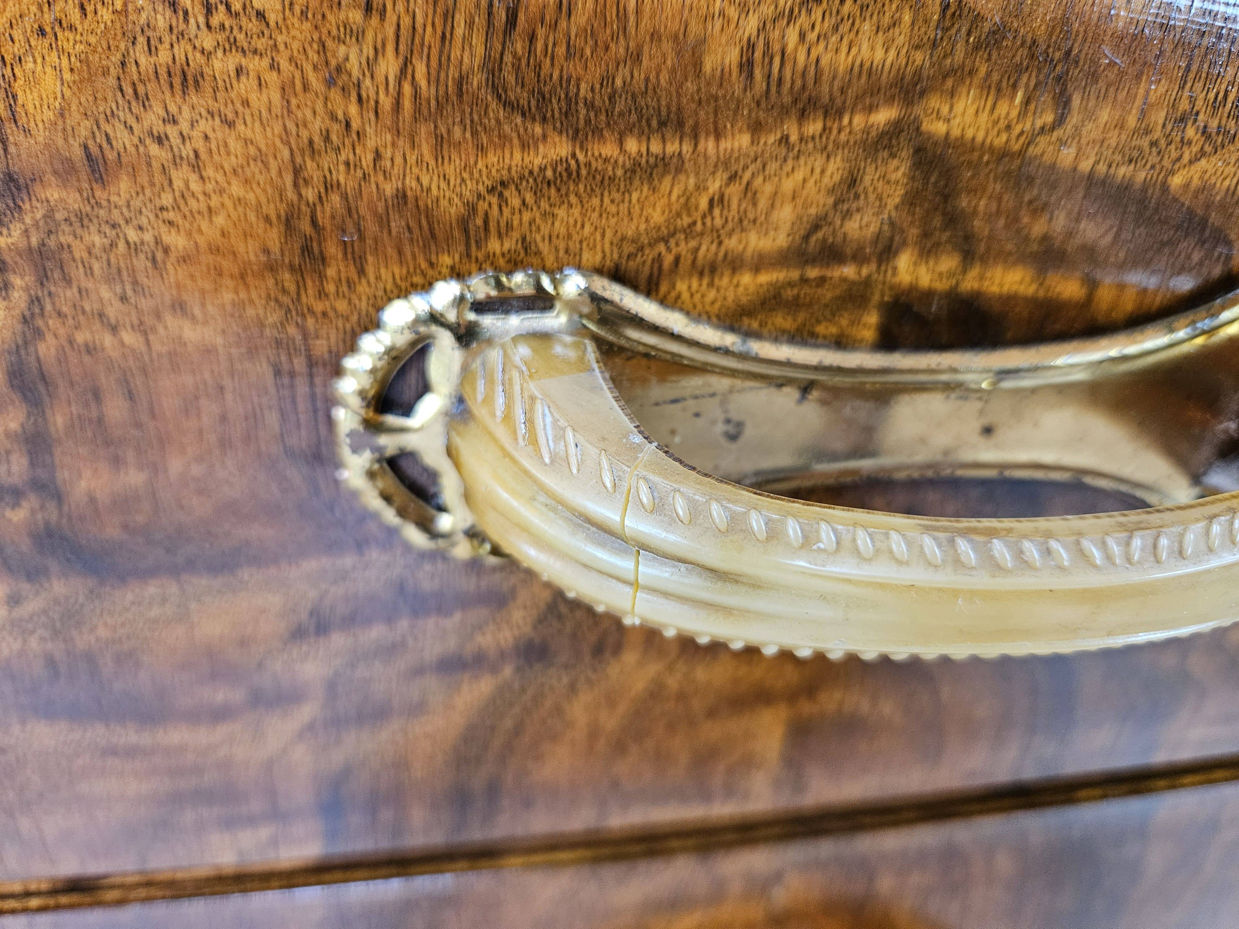 Art Decò chest of drawers in walnut burl with four drawers