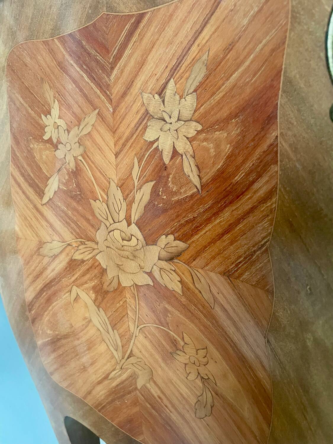 Pair of antique Louis XV chests of drawers in very good condition