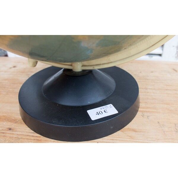 Terrestrial globe from 1971