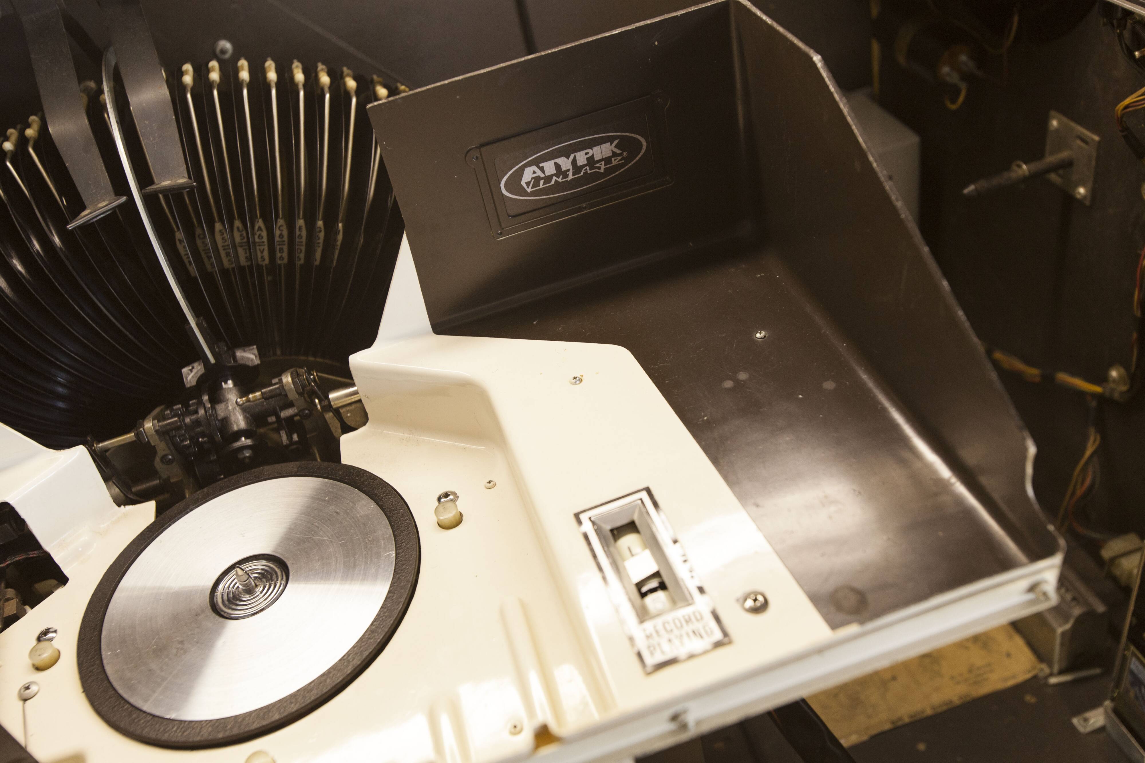 Jukebox Rowe friend from 1963 model "Jal" capa 100 vinyls pop, rock, metal compilation from 1950 to 1990