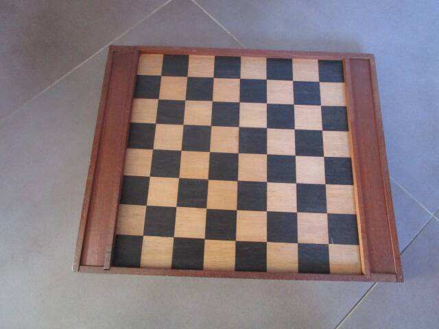 Jeu de dames ancien en bois