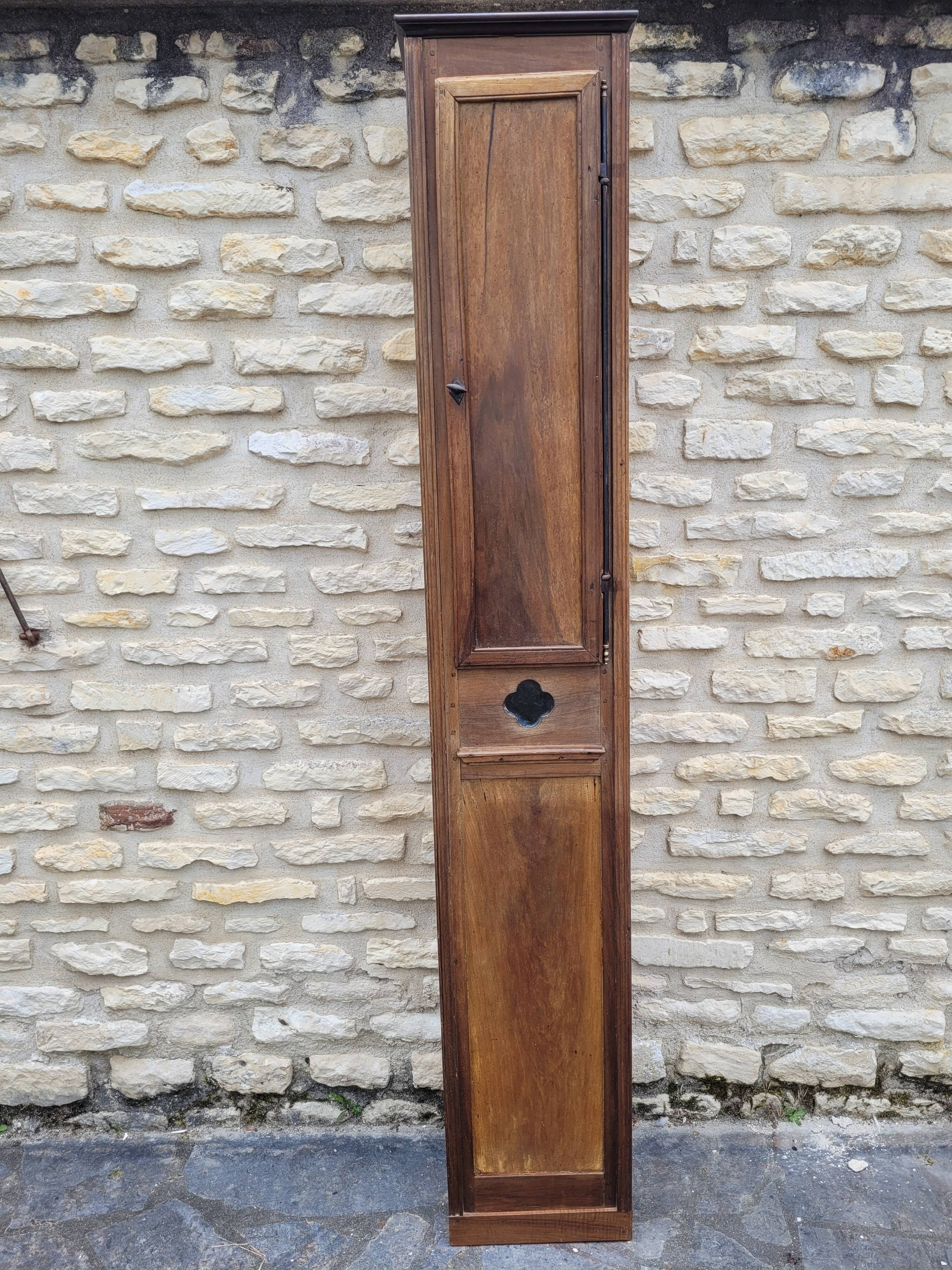 Meuble de rangement forme colonne noyer massif époque XIX°