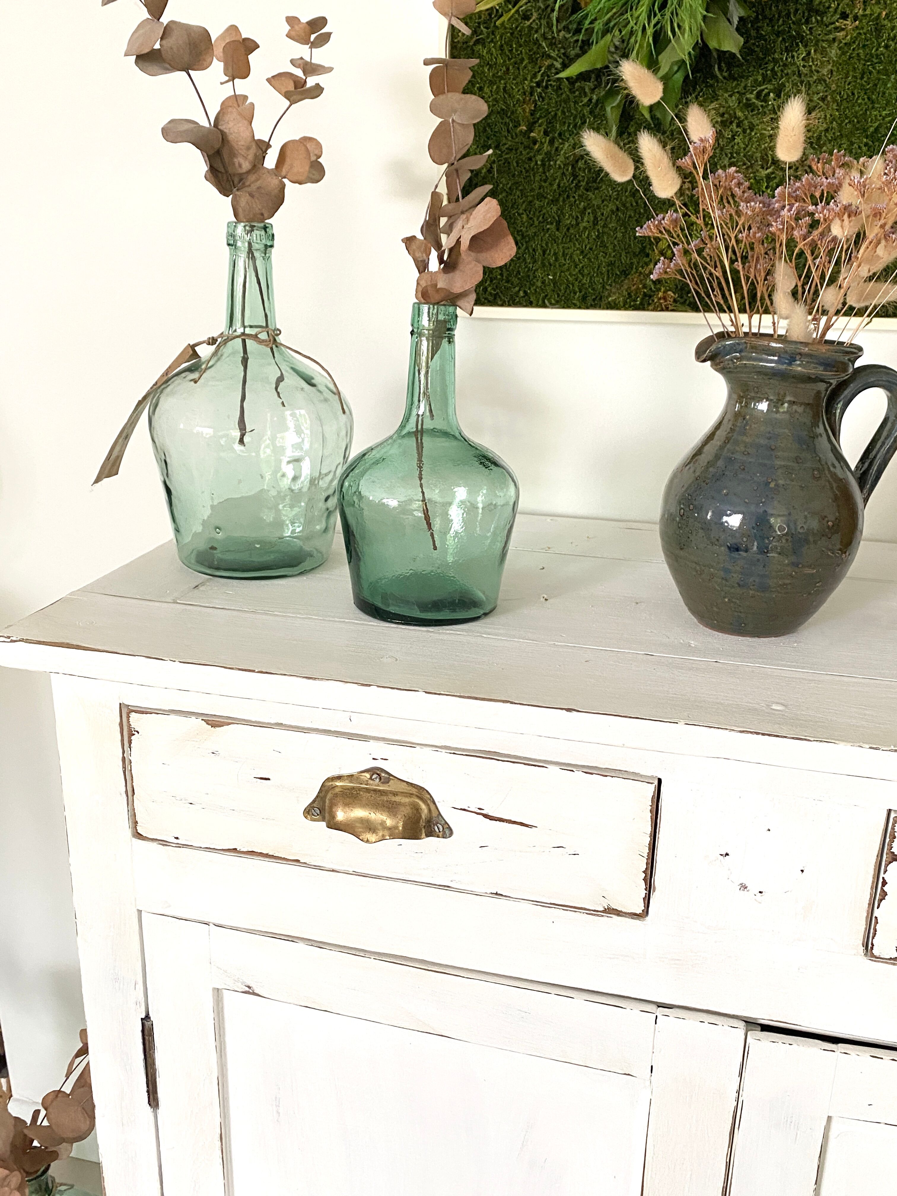 White Parisian buffet