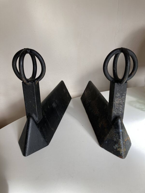 Paire de chenets modernistes mid century en fonte