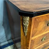 Commode de style Louis XVI.