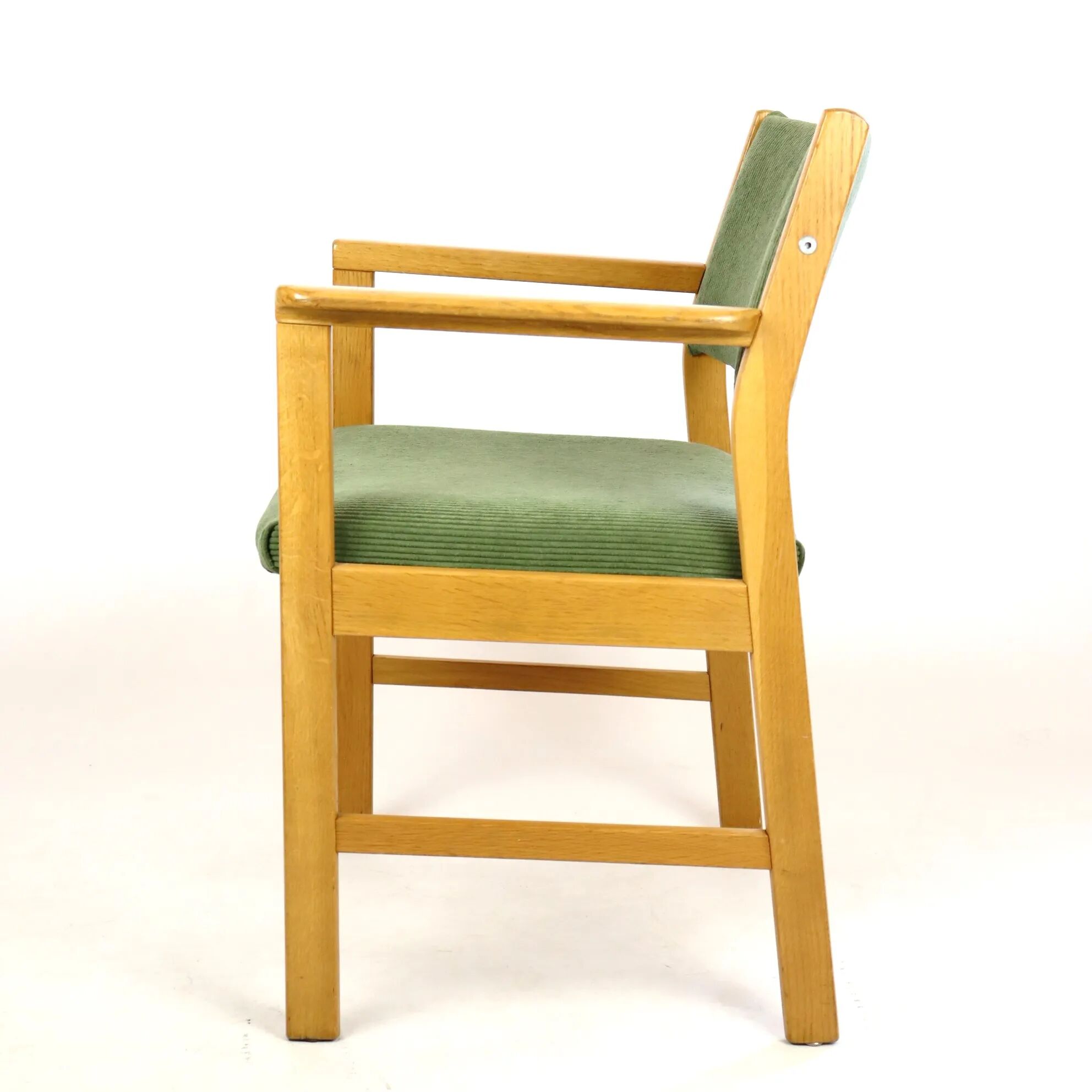 Fauteuil en chêne et velours années 60