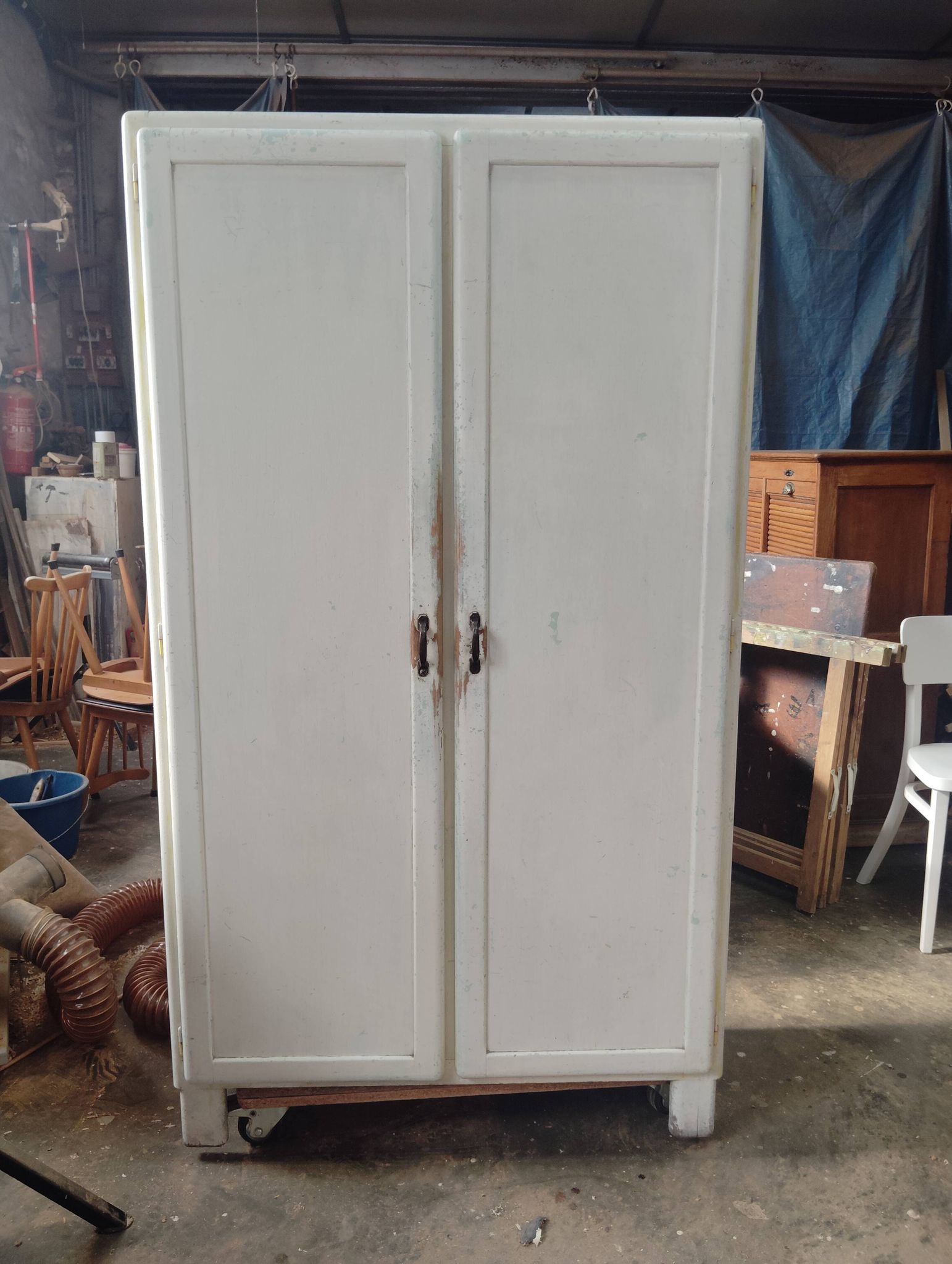 Parisian kitchen cupboard