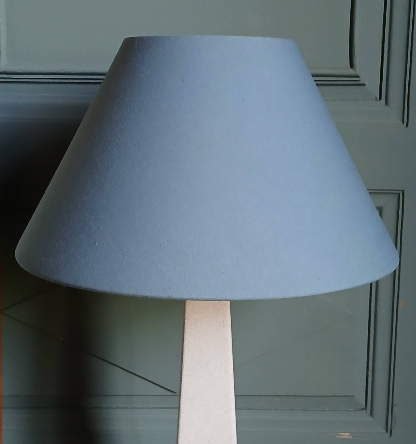 Obelisk lamp with stone effect & deep blue-grey shade, circa 1980.