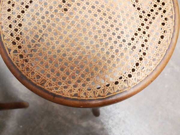Chaise bistrot cannée ancienne en bois par les éditions Fischel