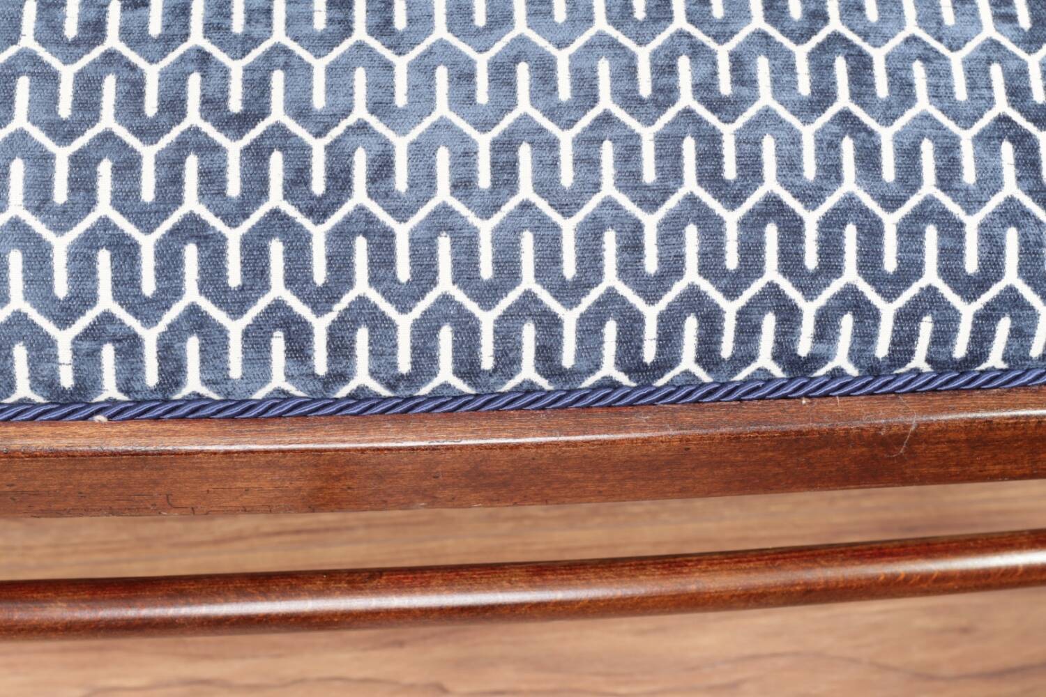 Thonet living room set, in wood and blue jacquard, 1910