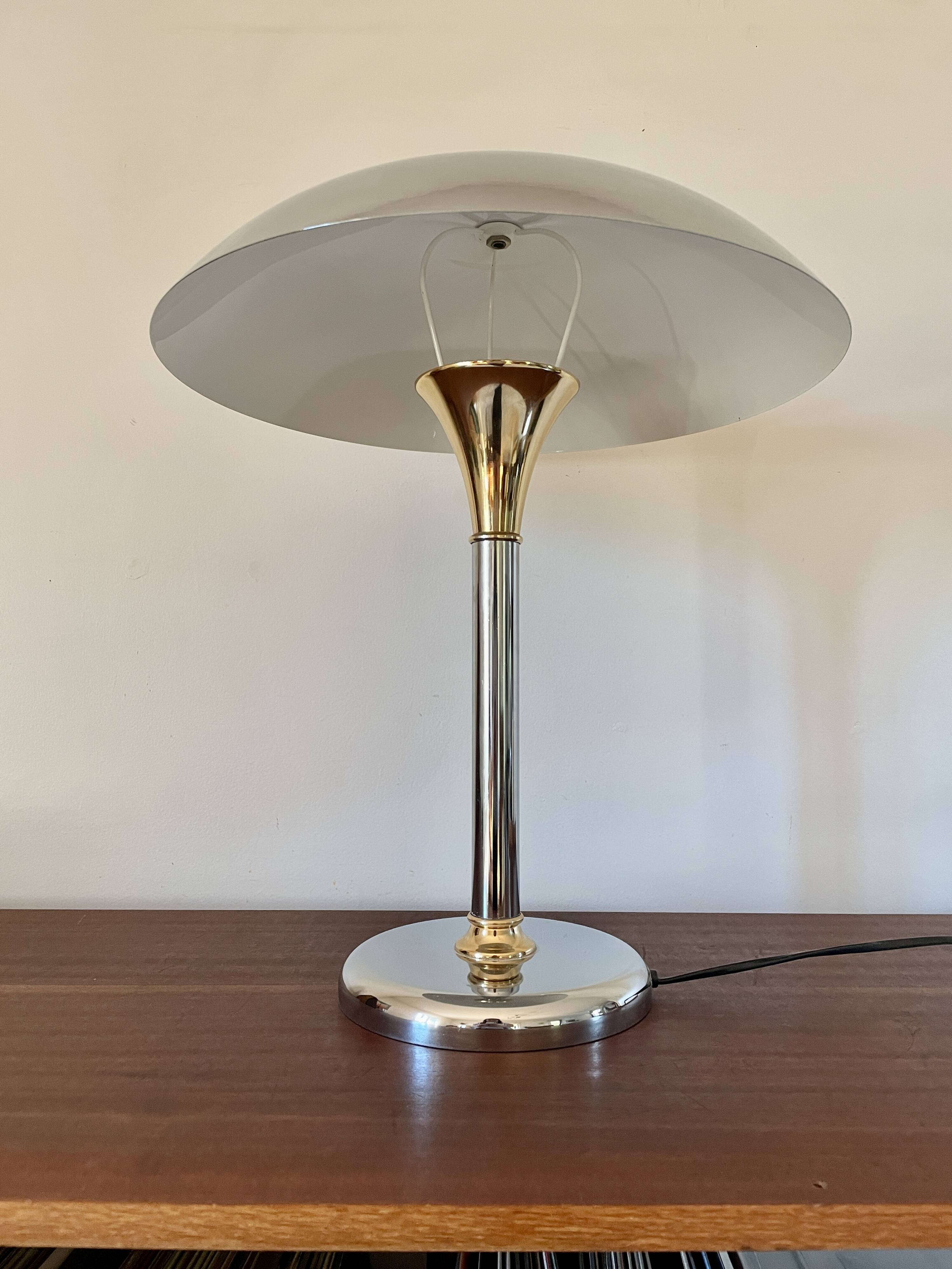 Massive mushroom lamp Belgium 1980