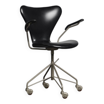 Première édition de la chaise de bureau modèle 3217 d'Arne Jacobsen pour Fritz Hansen, Danemark, années 1950.