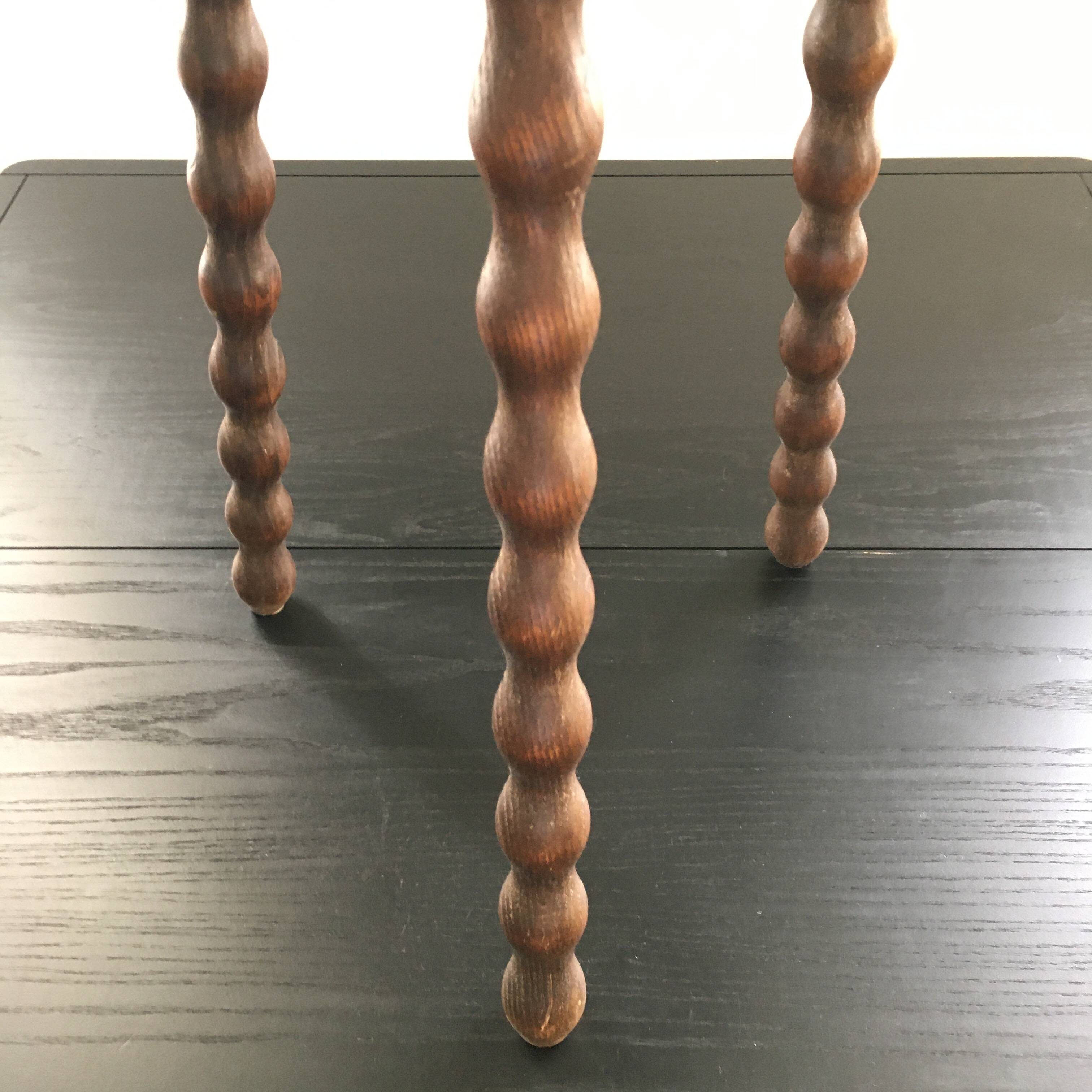 Half-moon tripod stool