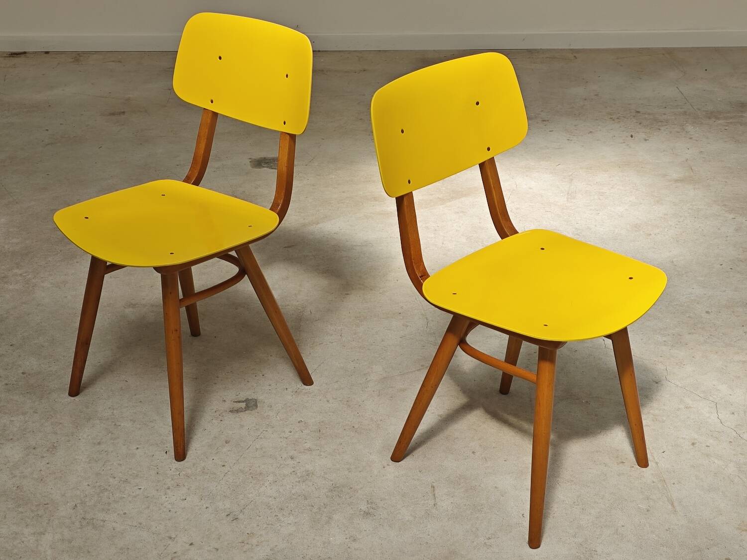 Pair of Ton Bystrice Thonet chairs in wood and yellow molded plastic