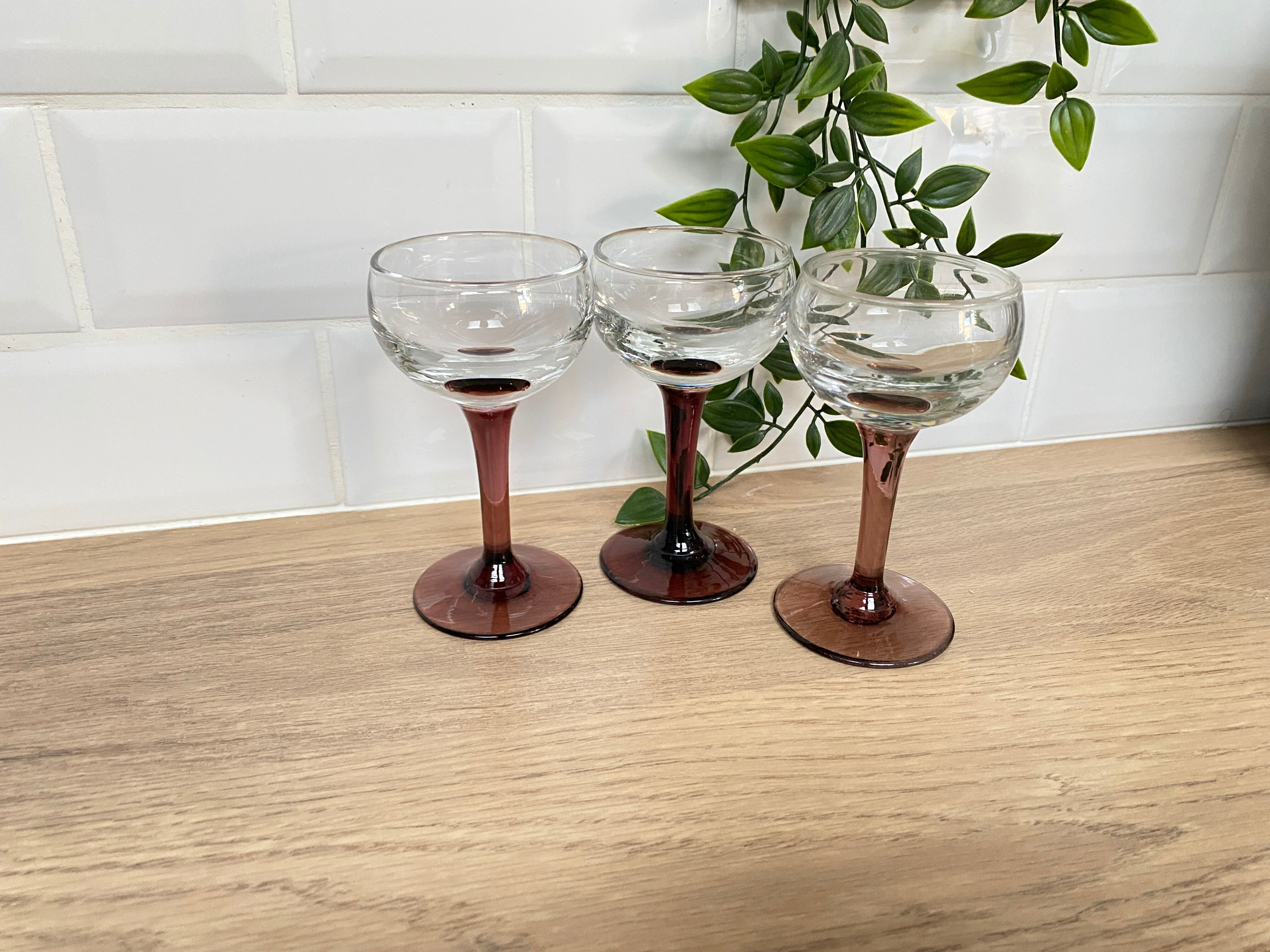Set of 3 stemmed glasses