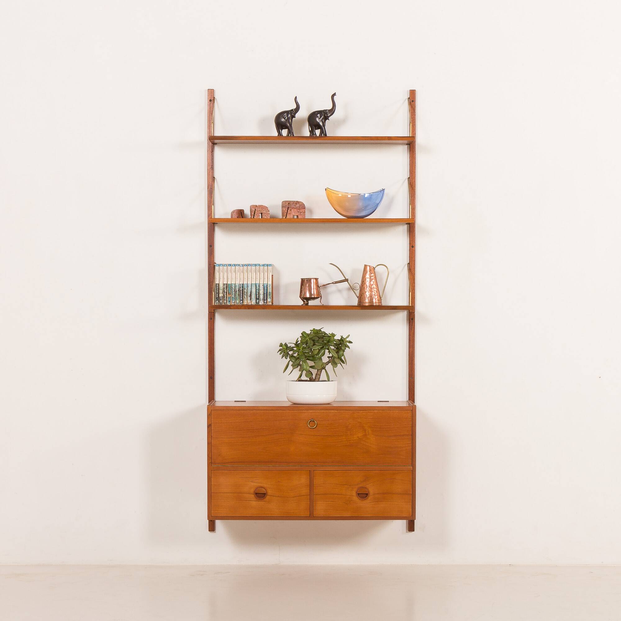 Hansen and Guldborg teak shelving unit, Denmark, 1960s