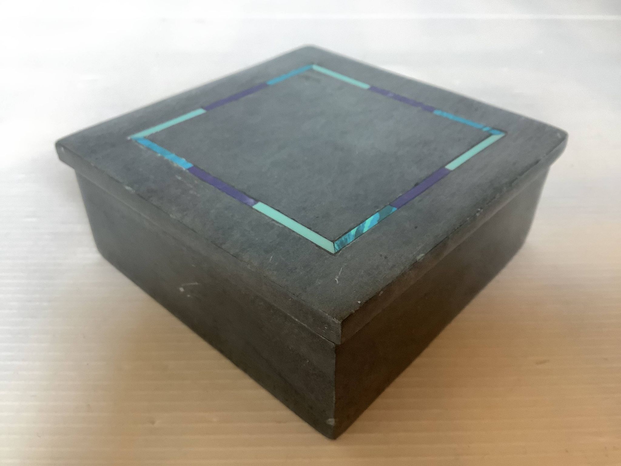 Grey and blue ring holder tray