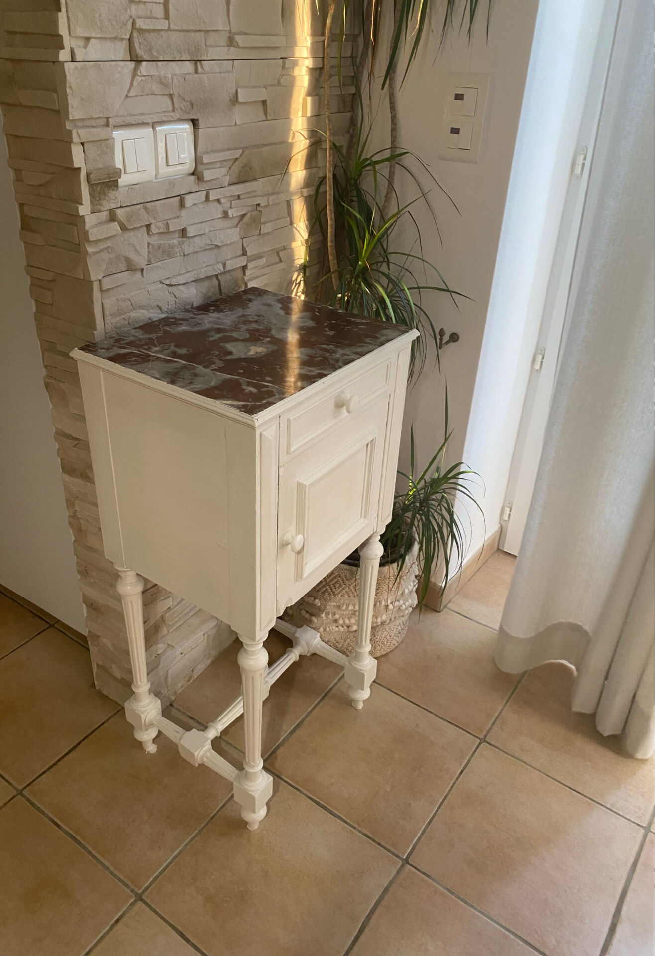 Chevet ancien dessus marbre
