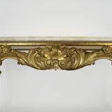 Table basse structure en laiton et plateau en marbre. Années 60