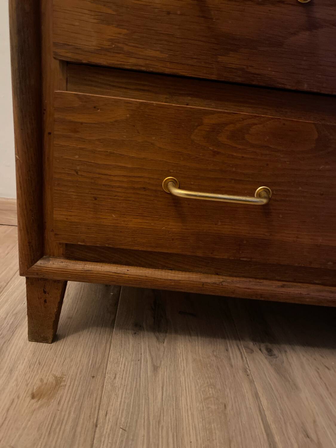 Vintage wooden chest of drawers with 4 drawers