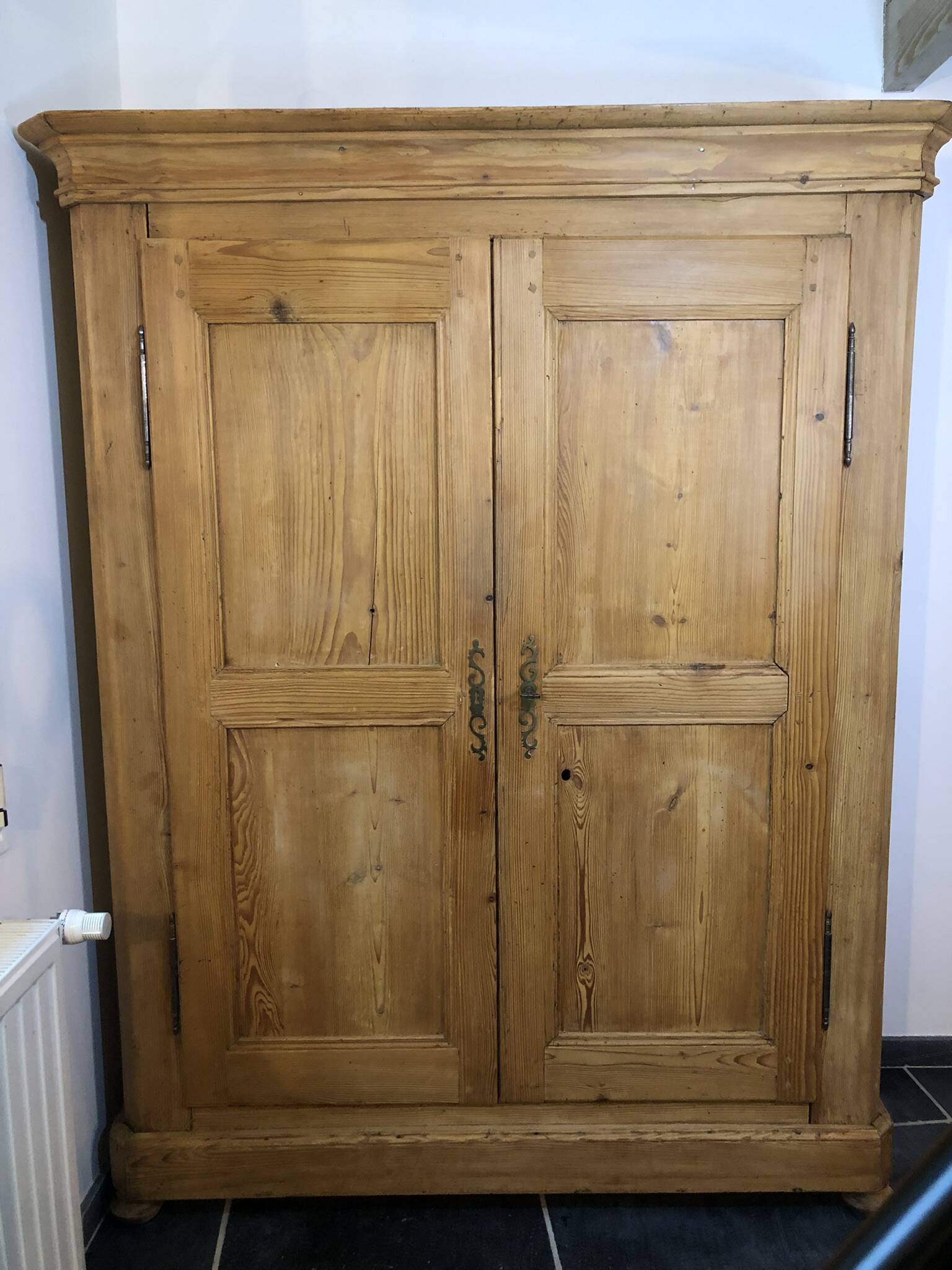 Alsatian armoire from 1878 in Pichepin – A unique and authentic piece
