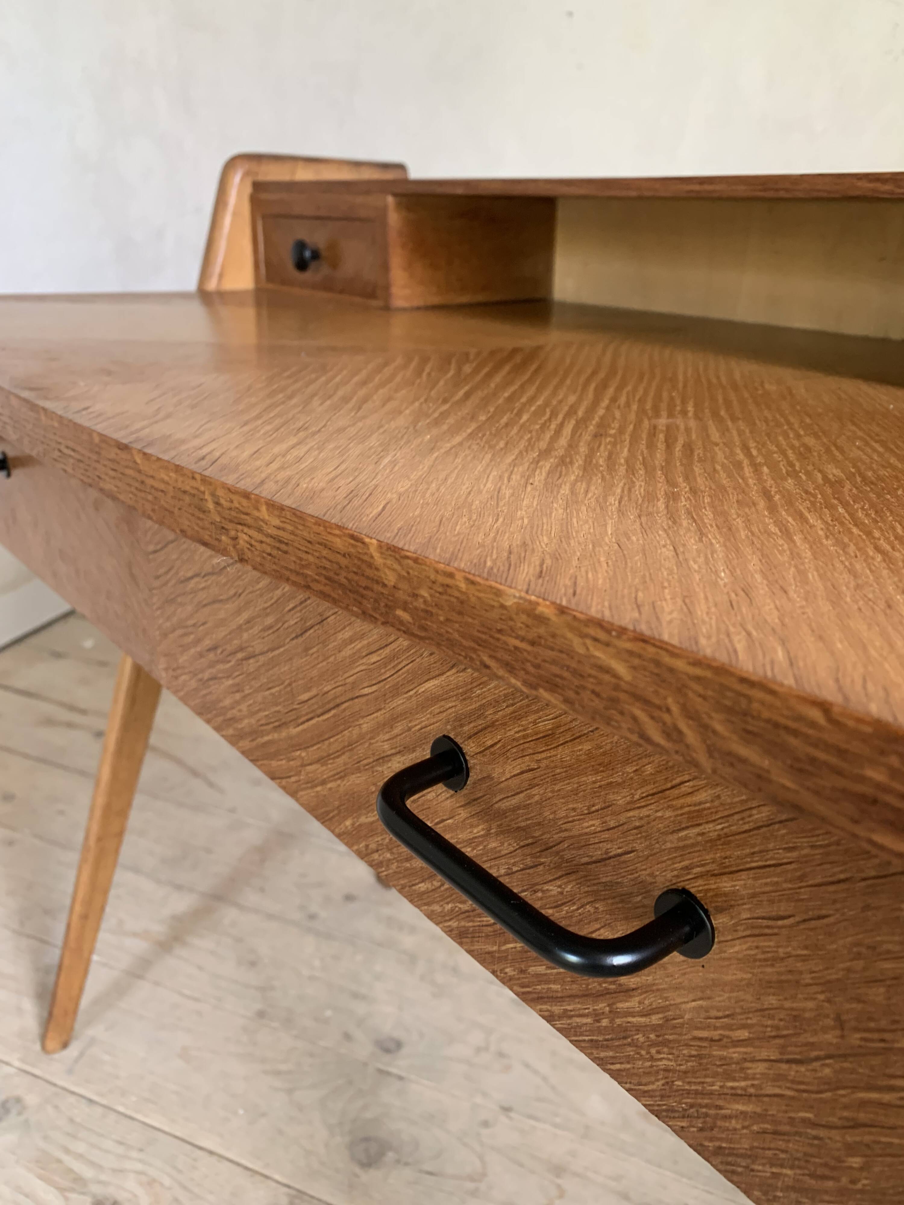 Foot oak writing desk