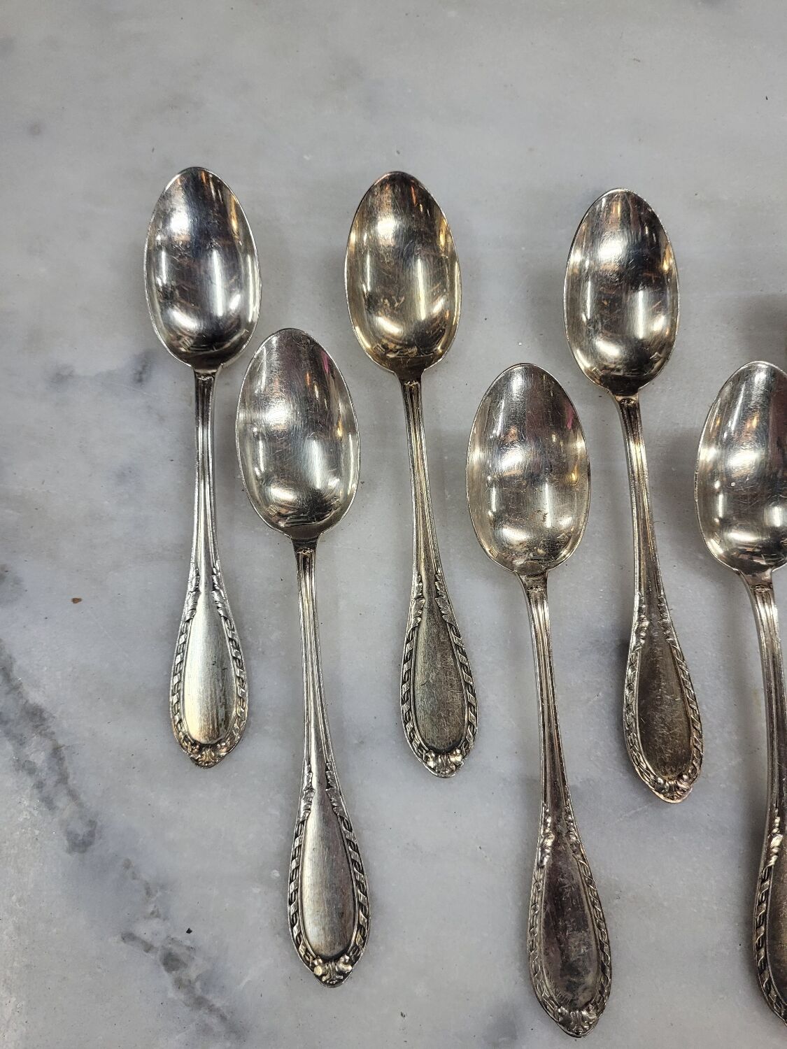 Lot de 12 cuillères du milieu XXème en métal argenté