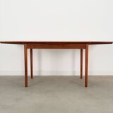 Table en teck, design danois, années 1970, production : Danemark
