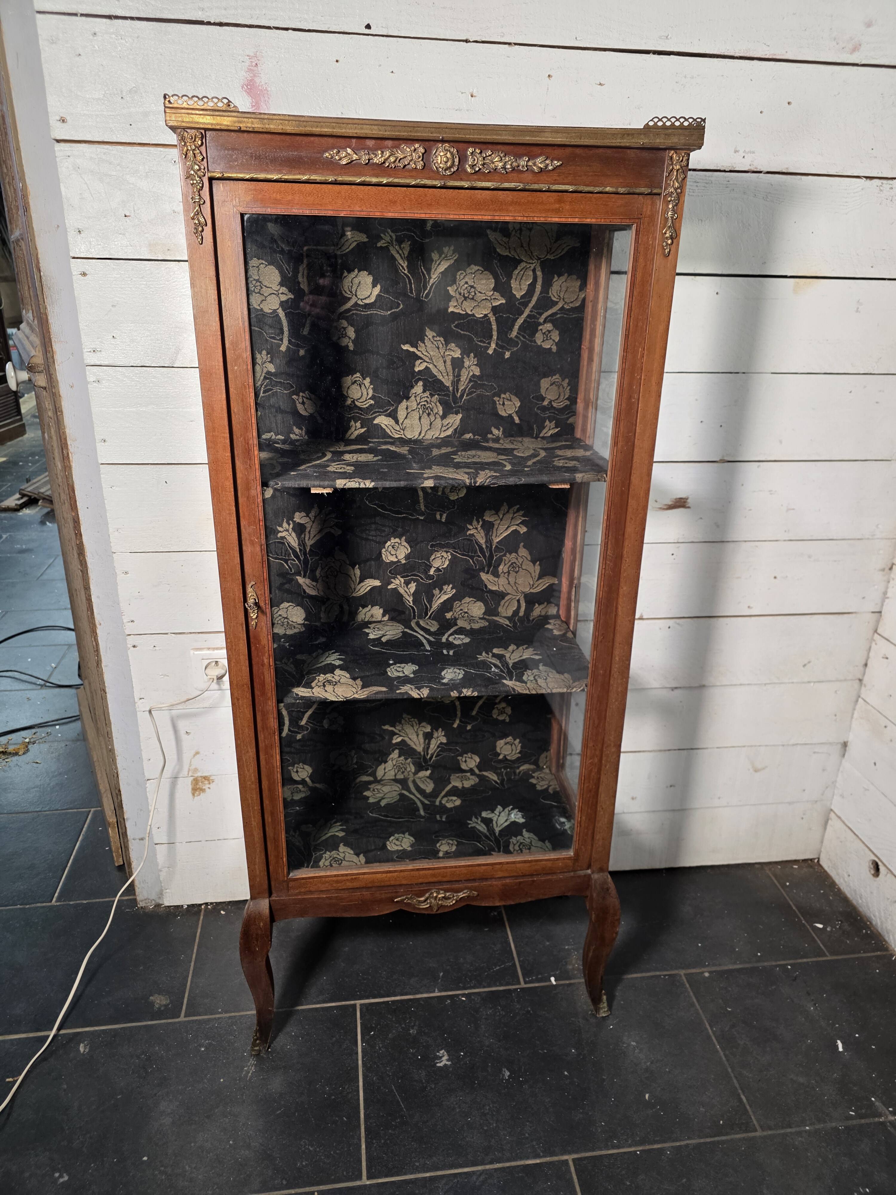 Vitrine ancienne style transition Louis XV-Louis XVI en Acajou