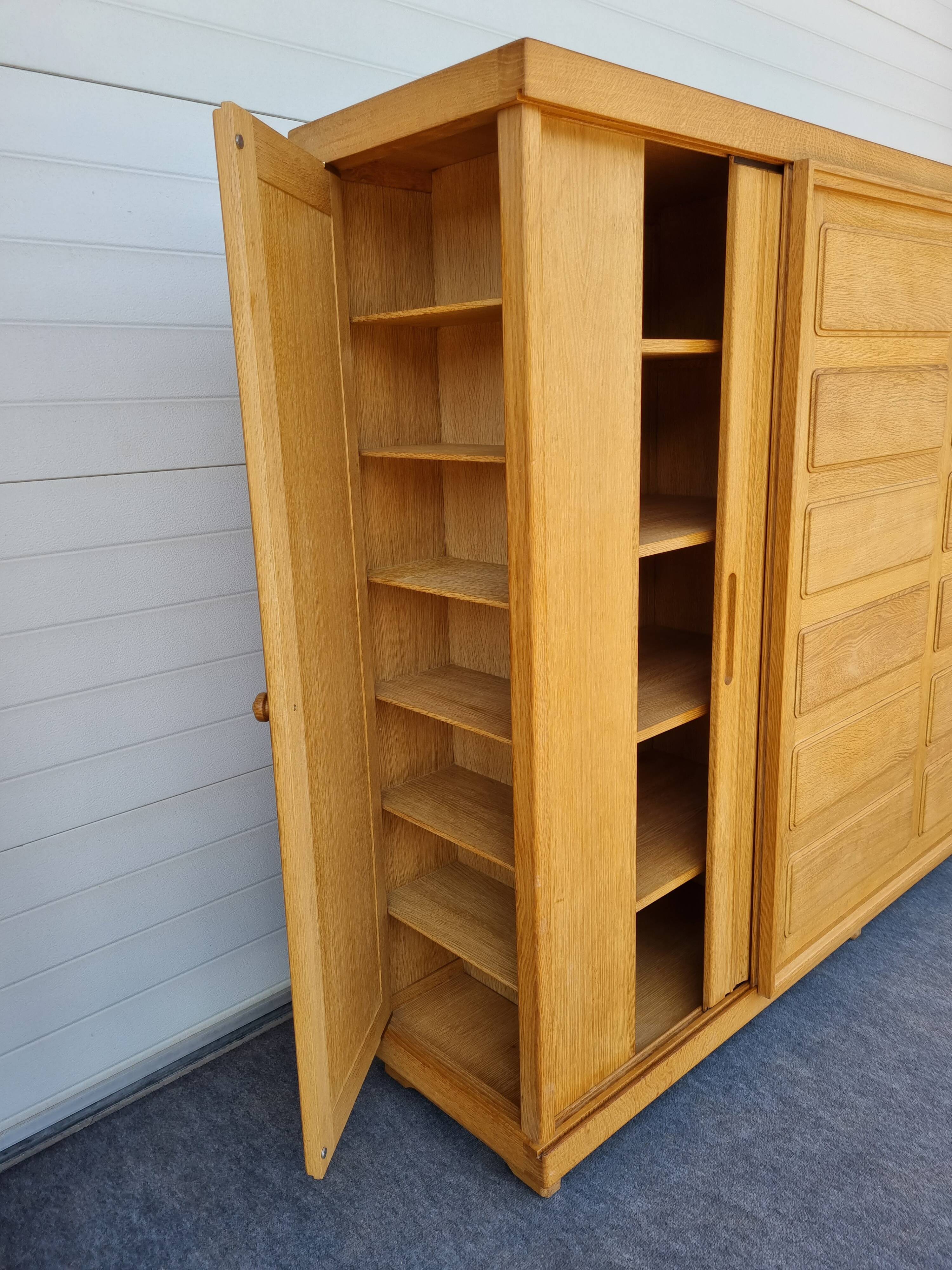 Wardrobe by Guillerme et Chambron, edition Votre Maison