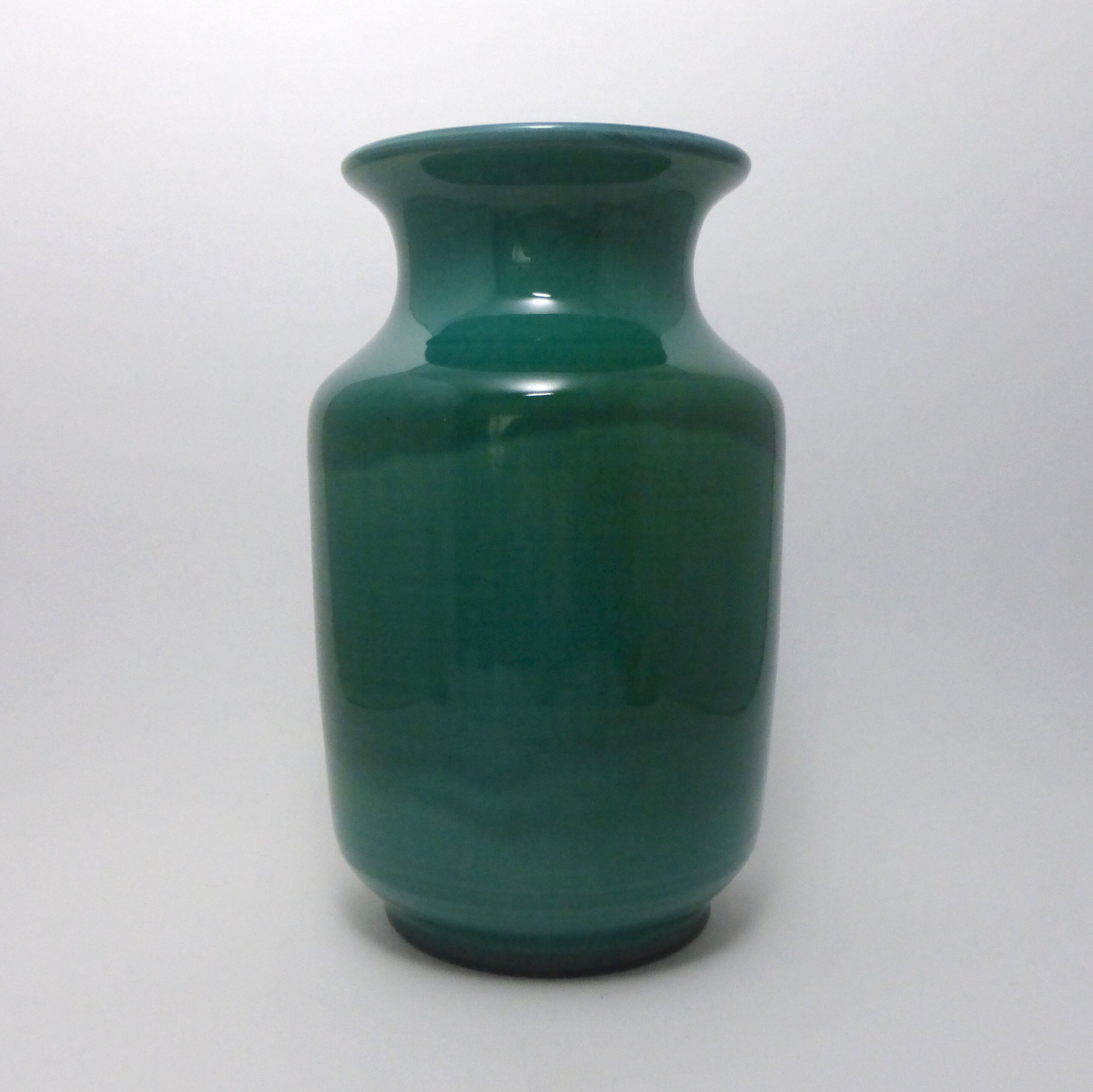Green vase nuanced Accolay 1950-1960