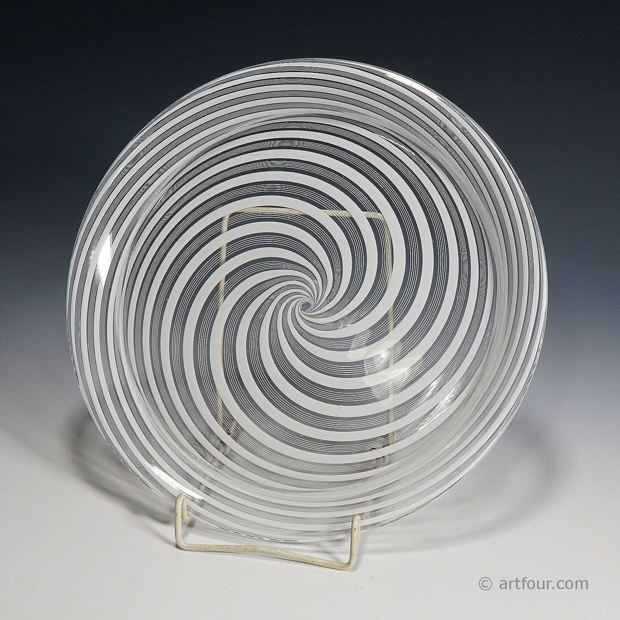 Large Murano glass art plate with filigree from the 19th century.