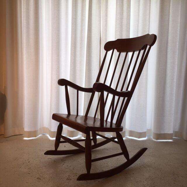 Rocking chair in blond wood