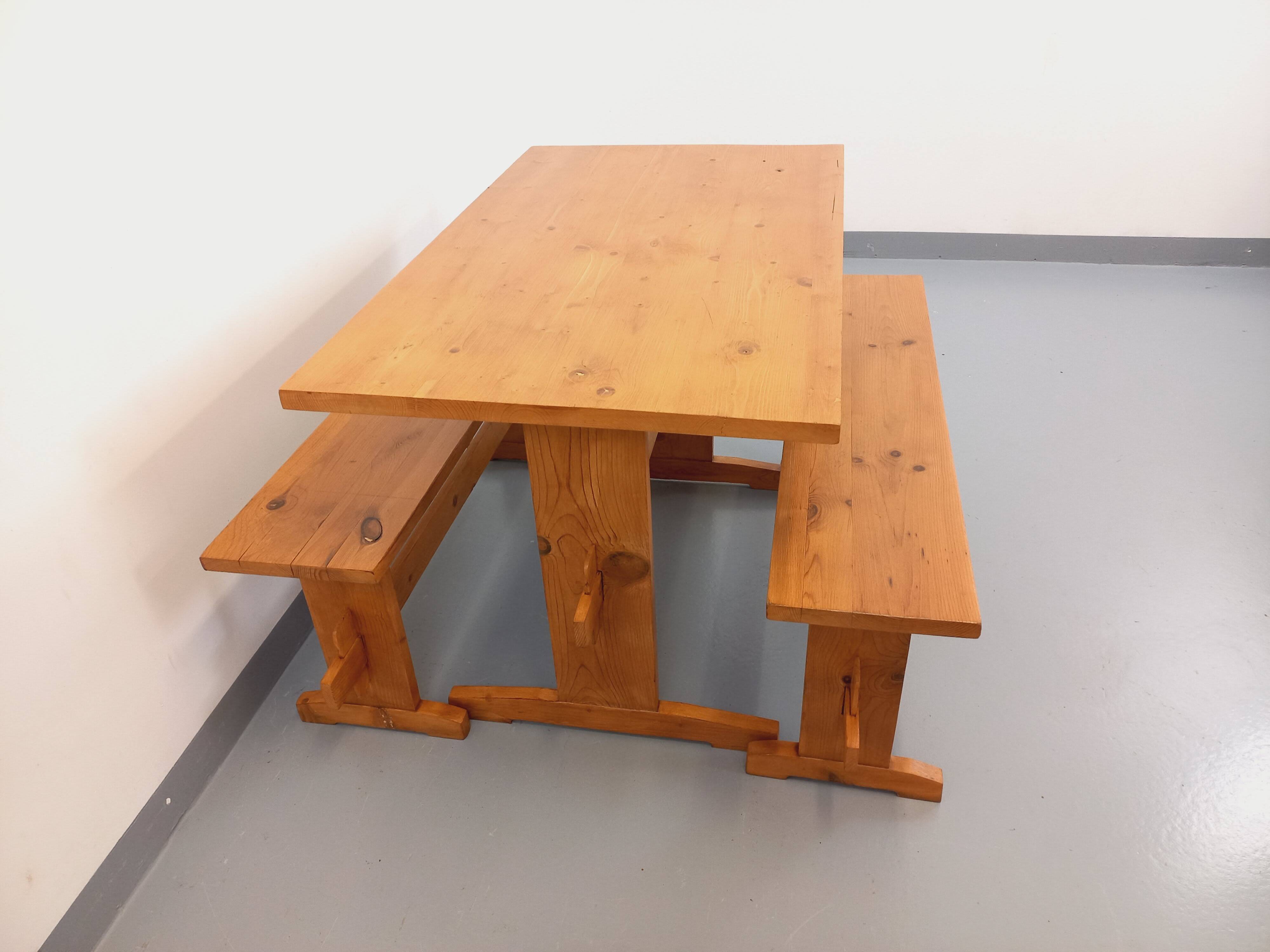 Suite of a table and 2 vintage fir benches from the 60s