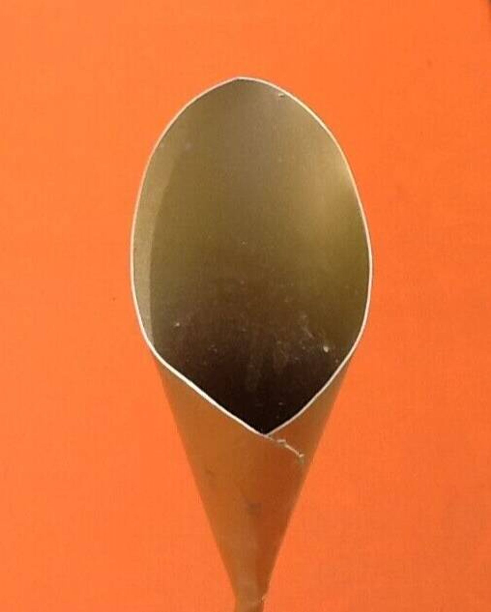 Cornet sculpture (large model) Twisted foot Gold-colored metal