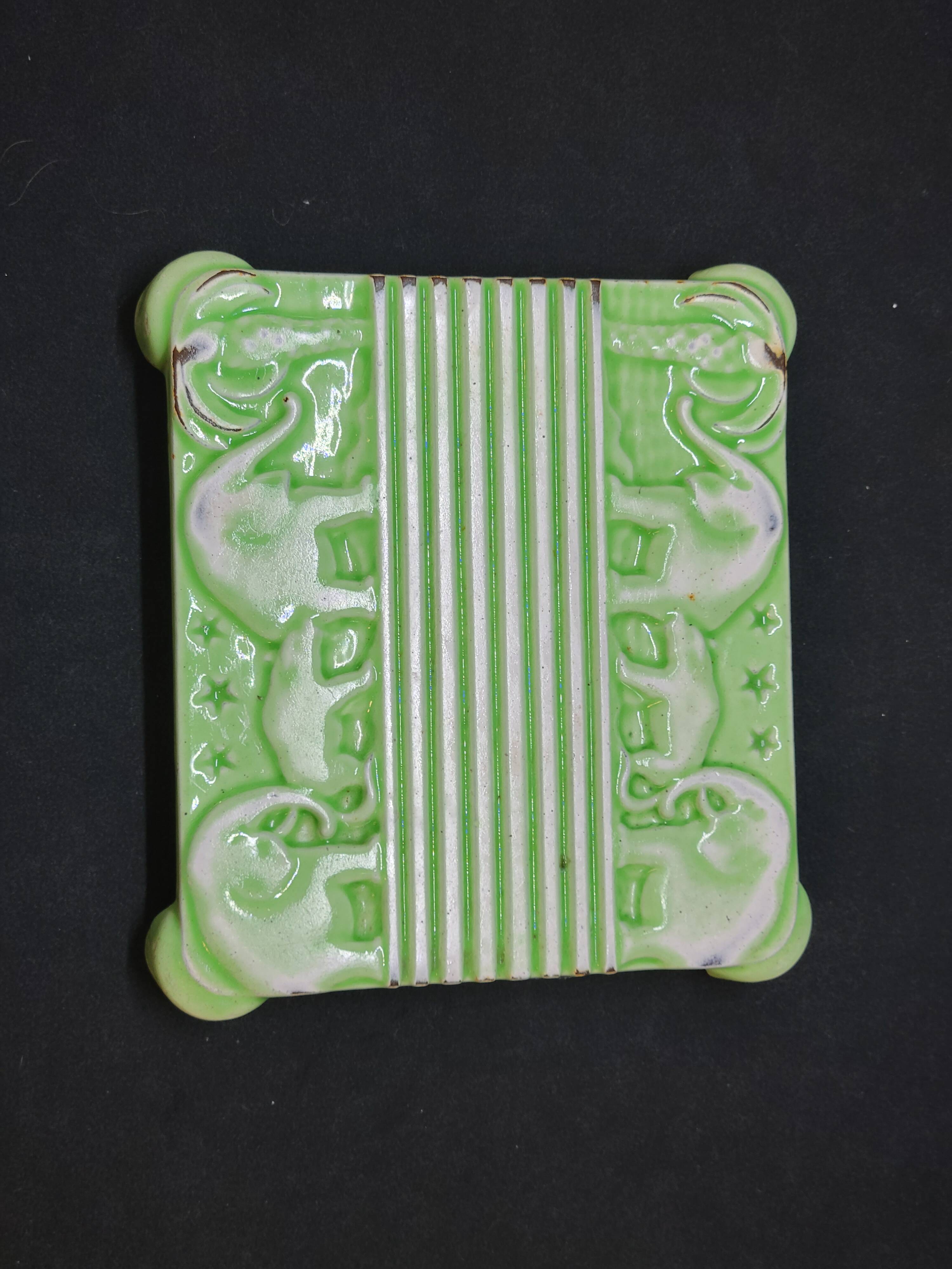 Art Nouveau trivet foundry Deville in enamelled cast iron Elephants model