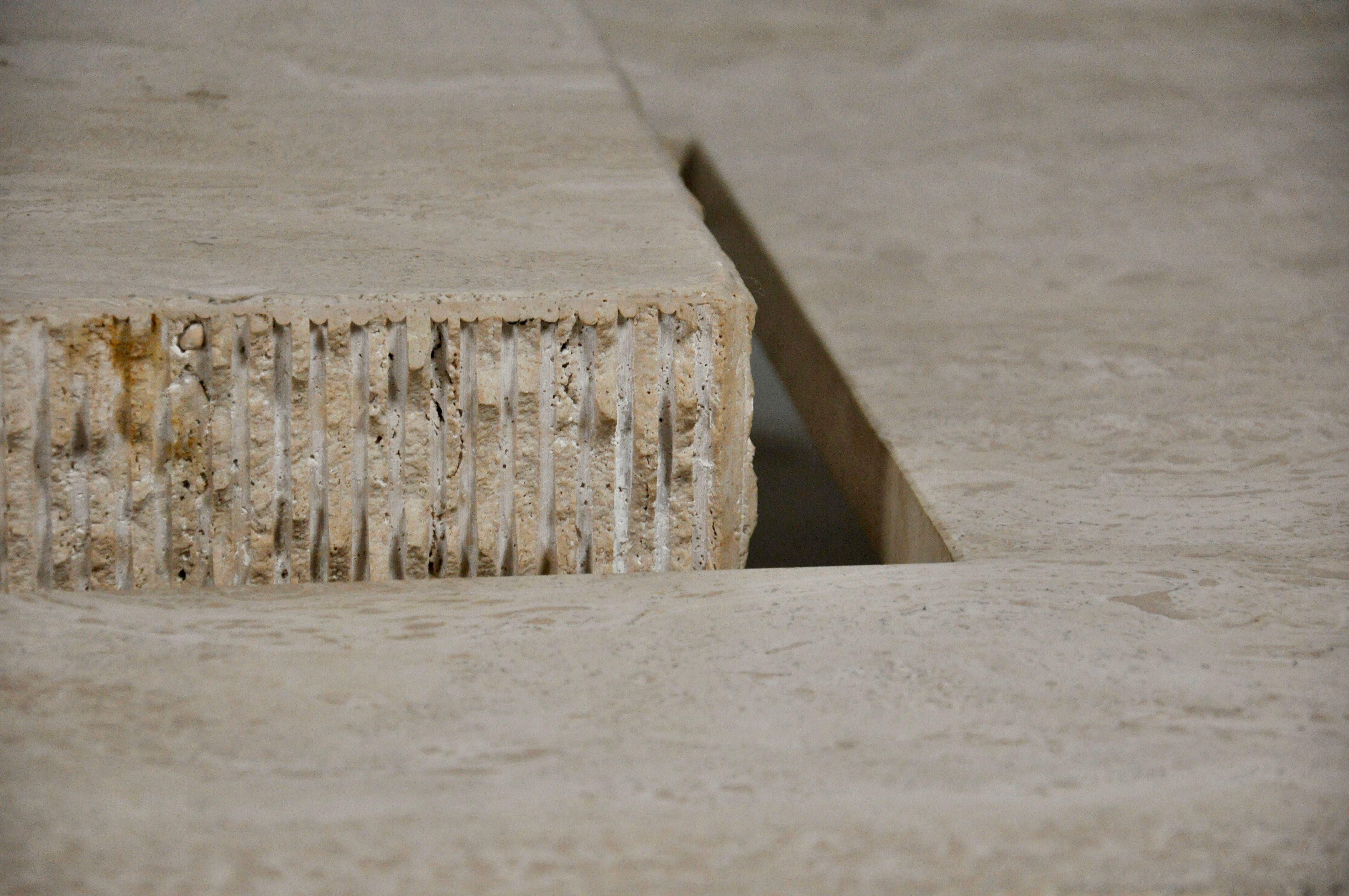 Coffee table in travertin 1980