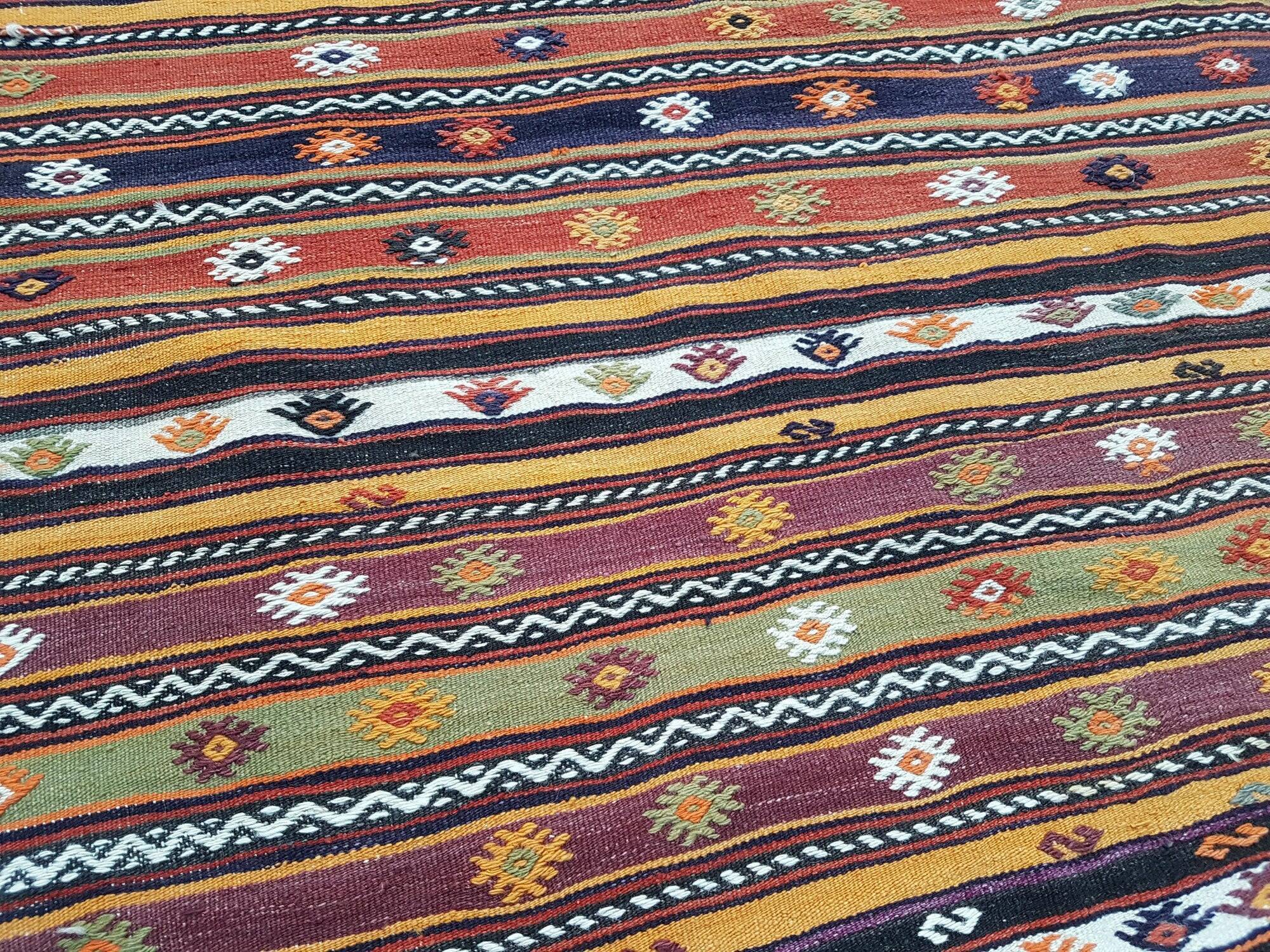 Kilim turc vintage tissé main 136x218 cm