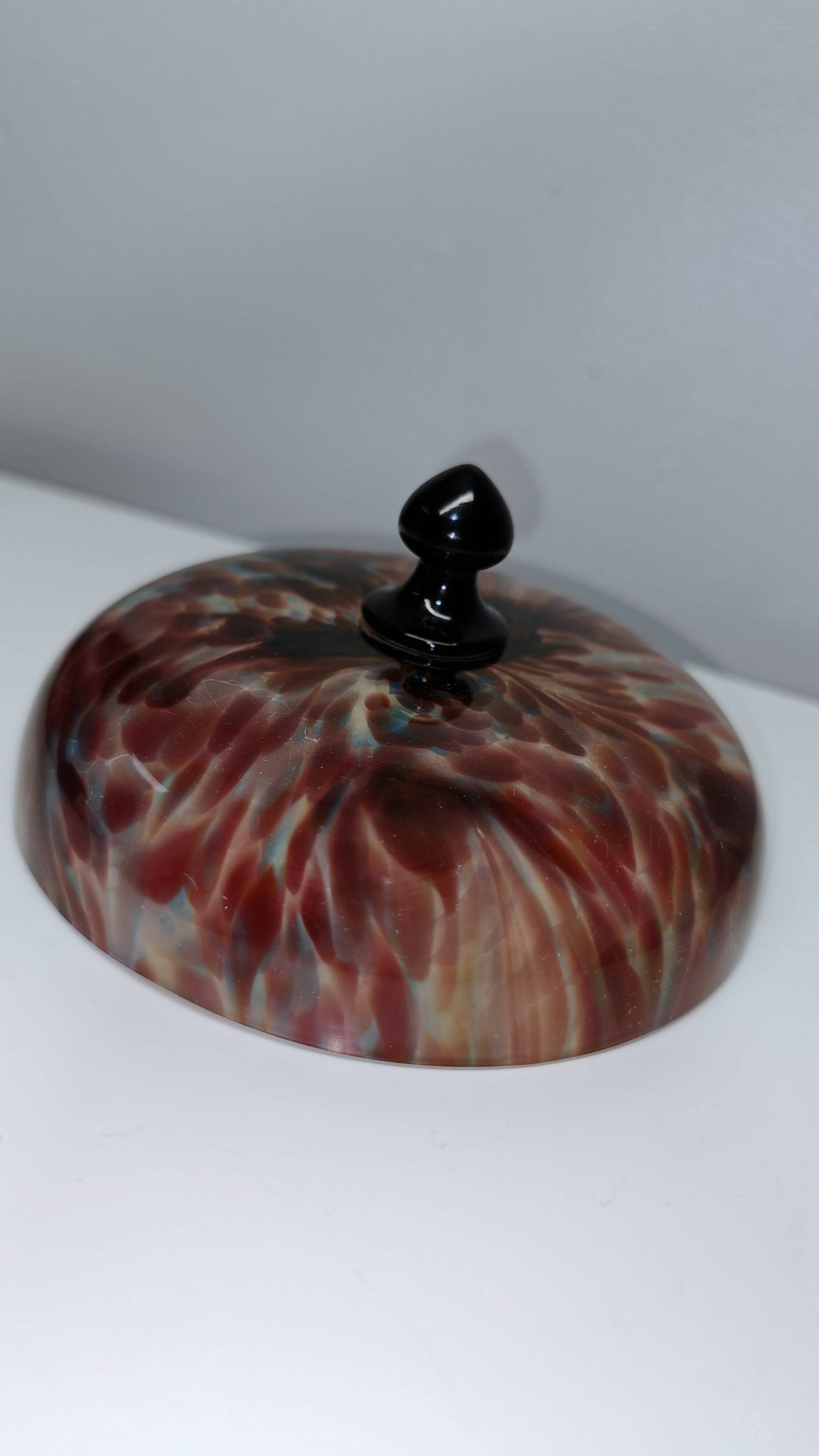 Coloured crystal bonbonnière Art Verrier Saint Louis