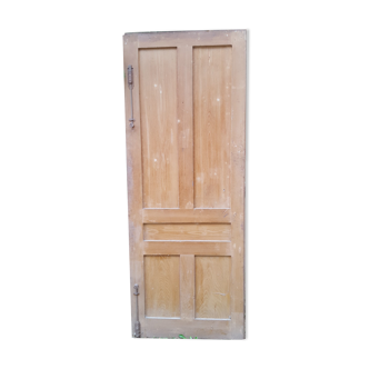 Old molded separation door