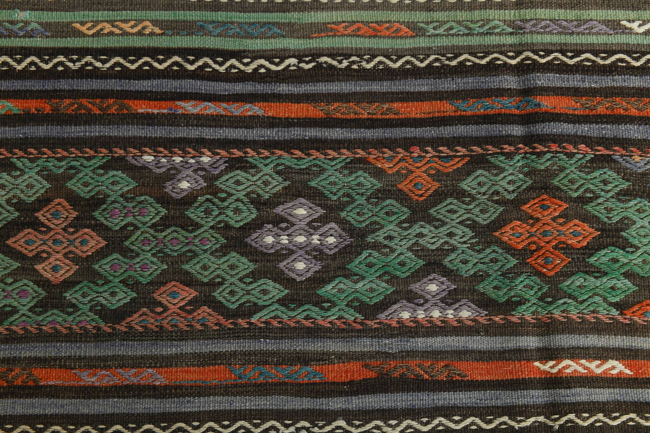 Tapis Kilim Vintage Motifs Ethniques Vert et Rouge, 180x271 Cm