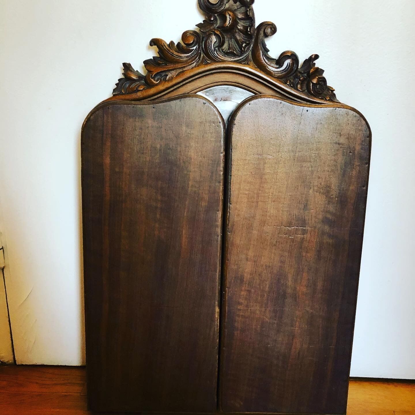 Carved wooden triptych mirror 80x68cm