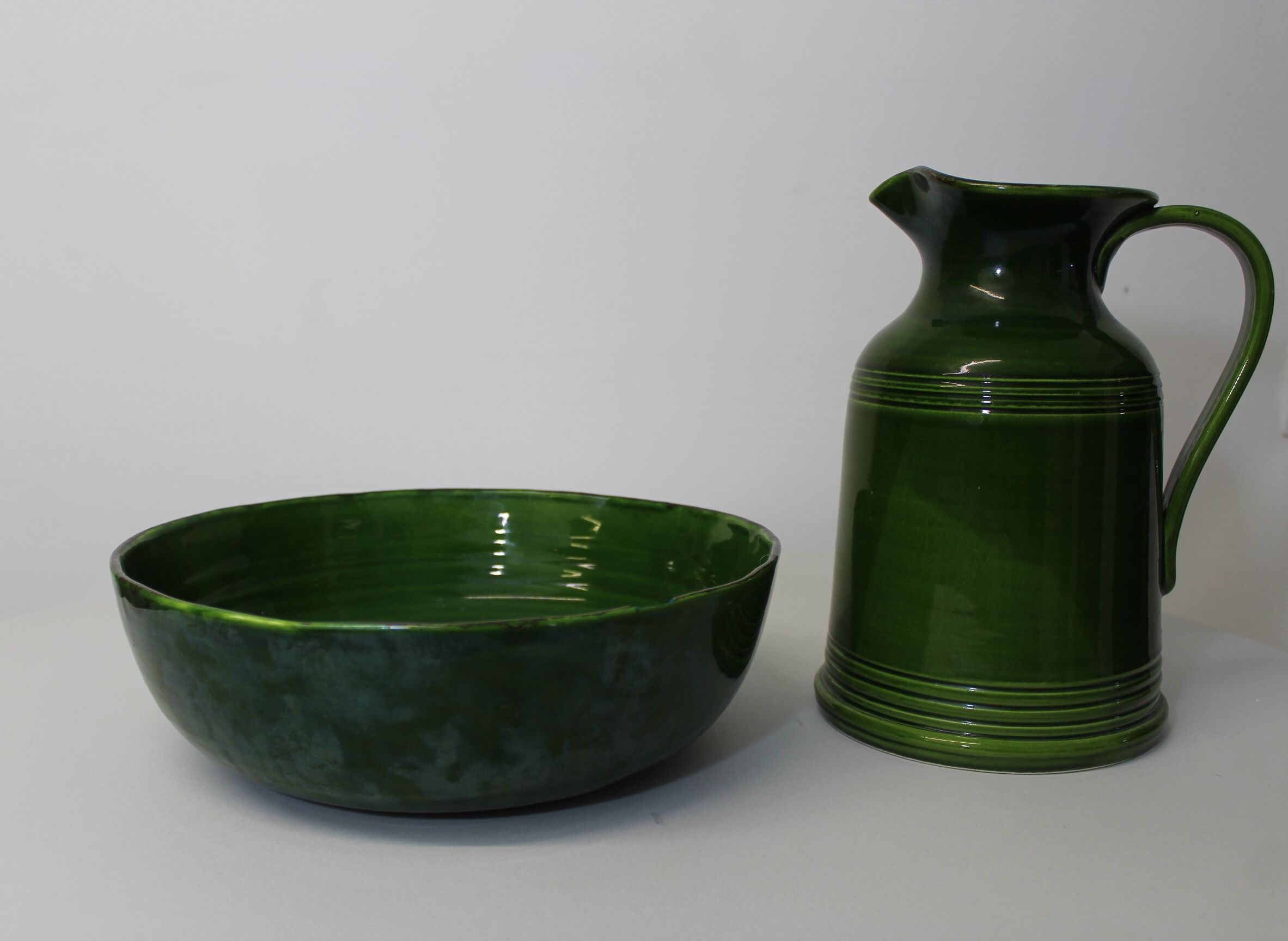 Broc and its green ceramic basin