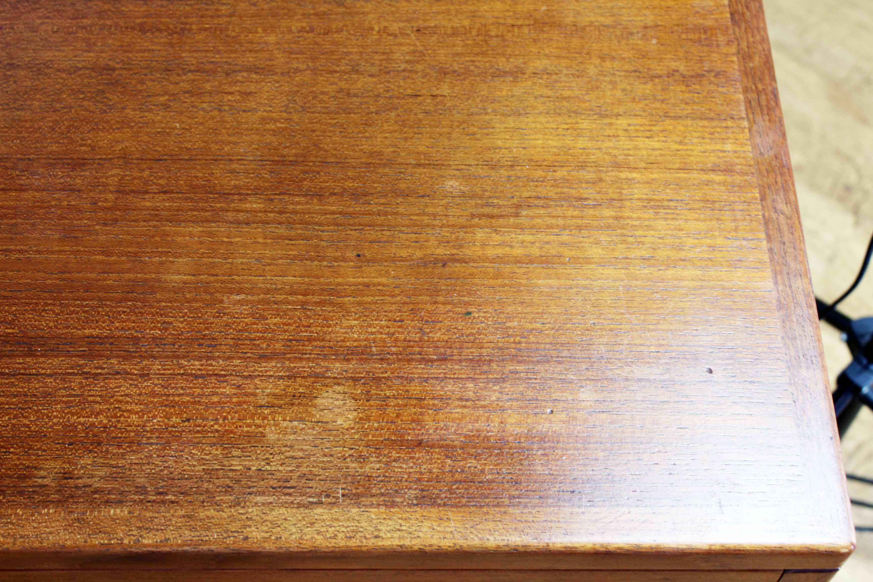 Table scandinave extensible en teck 4 à 10 personnes