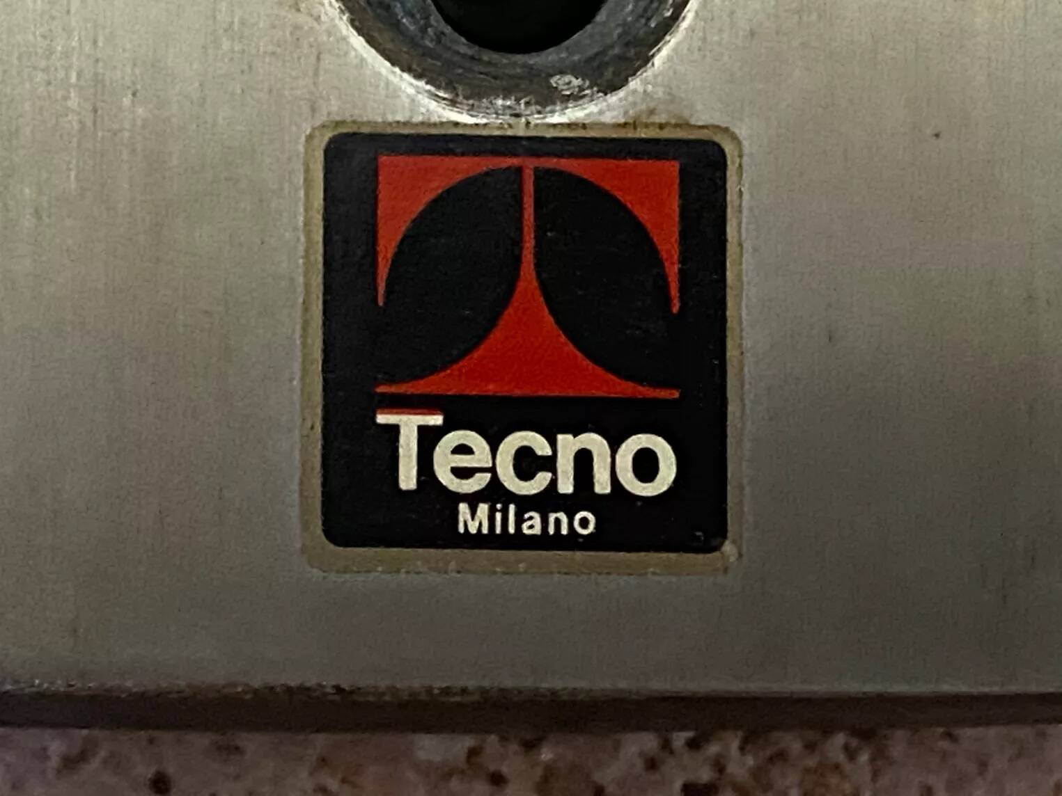 Table t69 by osvaldo borsani for tecno. 1970.