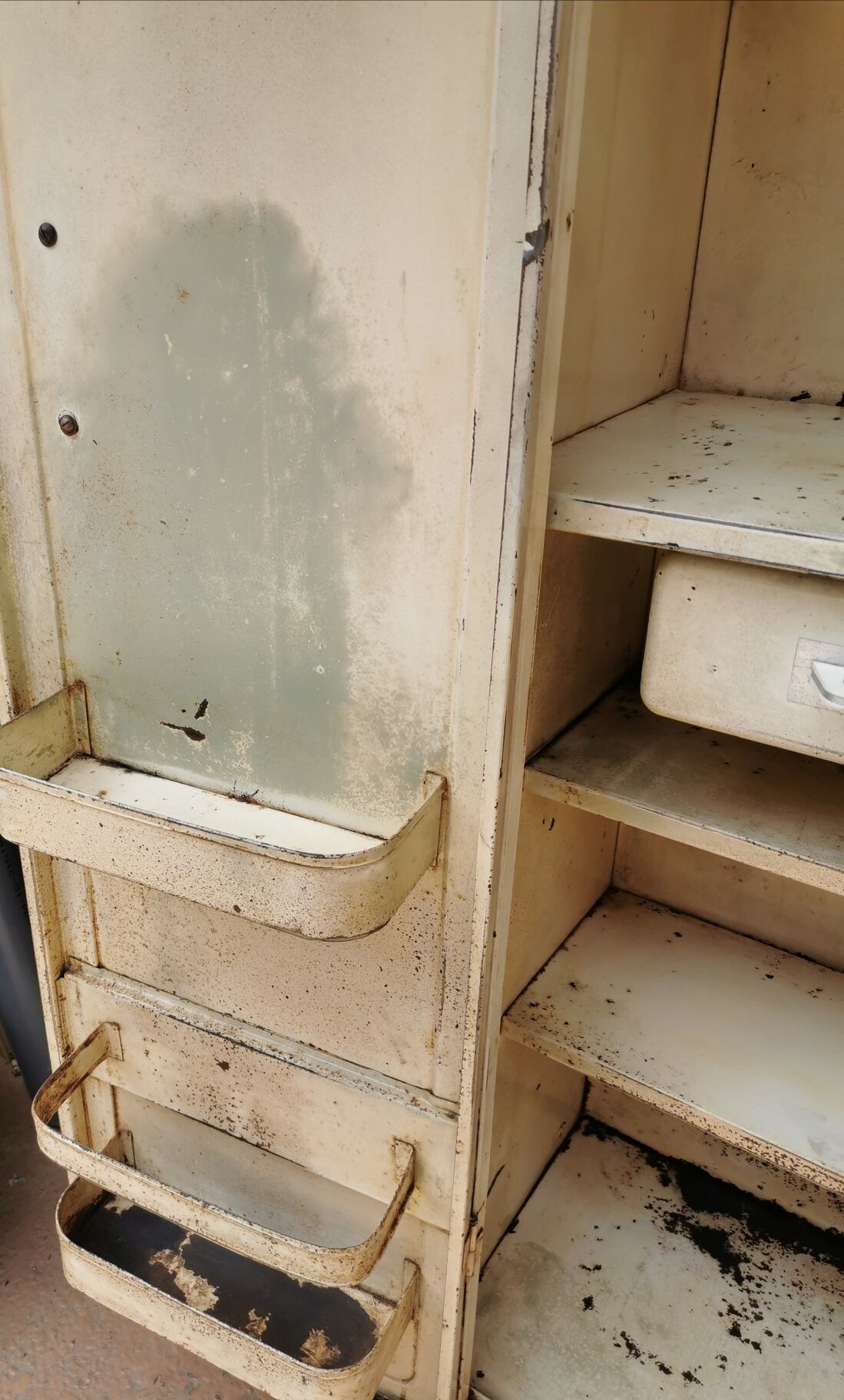 Armoire métallique