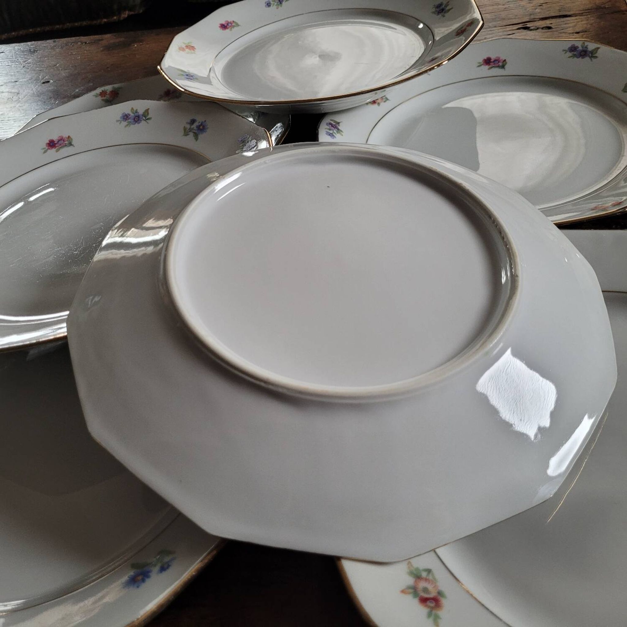 Set of 8 porcelain plates with twelve cut sides - floral decoration and