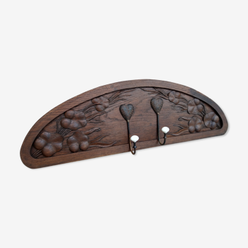 Wall pediment coat holder